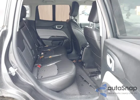 2022 Jeep Compass Latitude 4X4 z USA, uszkodzony, nr VIN 3C4NJDBB3NT215942